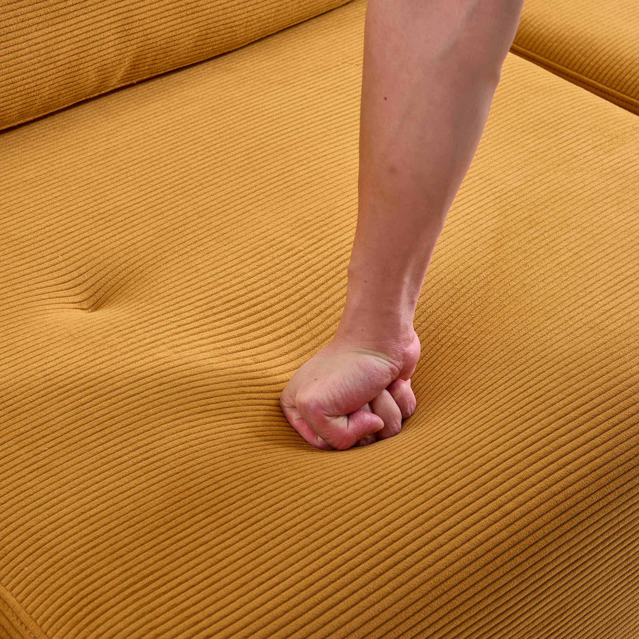 411 Squaricle Corner Seater